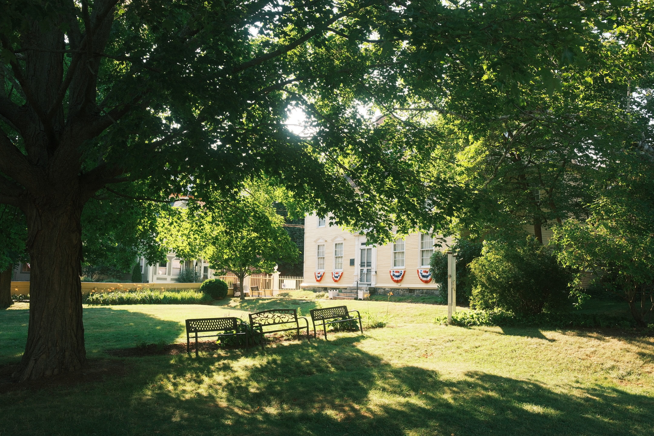 Public garden in the backyard of a historical building.